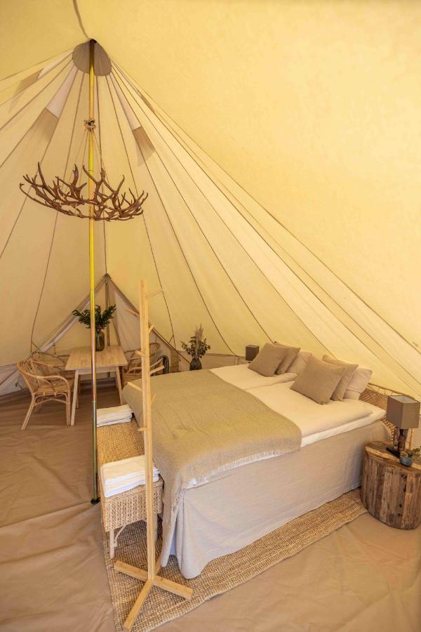 Camp Gielas, อาวิดเชล ภายนอก รูปภาพ