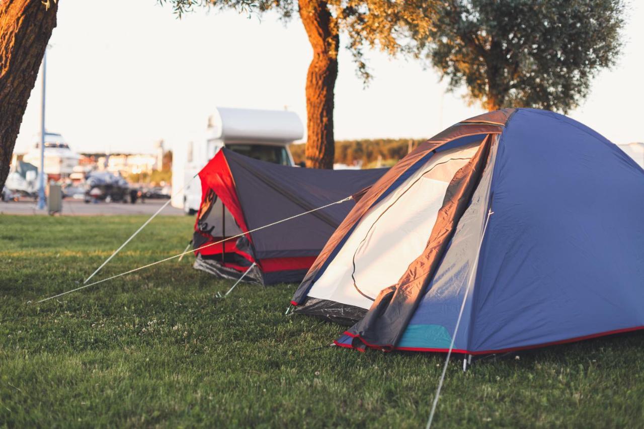 Camp Gielas, อาวิดเชล ภายนอก รูปภาพ